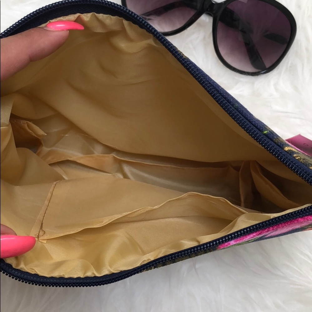 1 LEFT! Habiscus floral wristlet bag - Picture 3 of 6